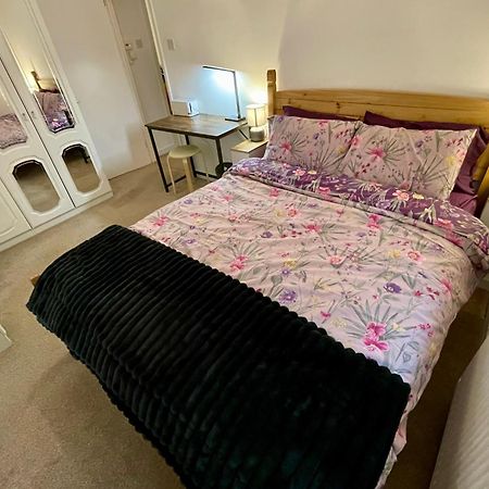 Vernon Place Town Centre, Vernon Cottage 3-Bed With Parking, 1A Vernon Court 2-Bed With Parking, 1B Studio No Parking, Off The High Street Next To Sandford Park Cheltenham Bagian luar foto
