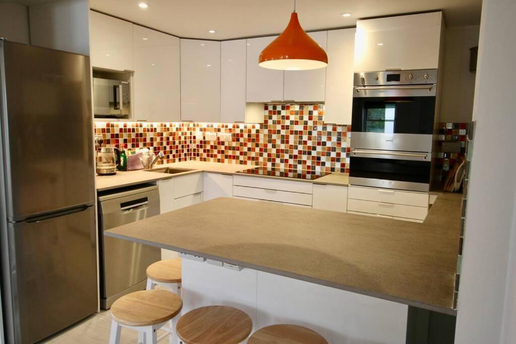 Vernon Place Town Centre, Vernon Cottage 3-Bed With Parking, 1A Vernon Court 2-Bed With Parking, 1B Studio No Parking, Off The High Street Next To Sandford Park Cheltenham Bagian luar foto