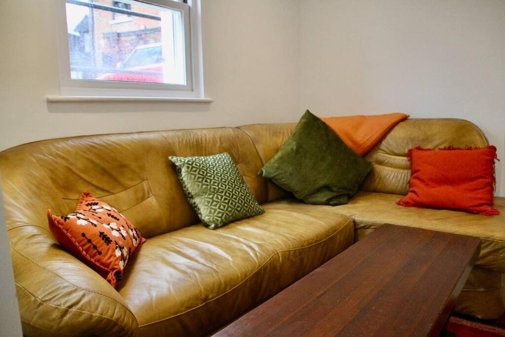 Vernon Place Town Centre, Vernon Cottage 3-Bed With Parking, 1A Vernon Court 2-Bed With Parking, 1B Studio No Parking, Off The High Street Next To Sandford Park Cheltenham Bagian luar foto