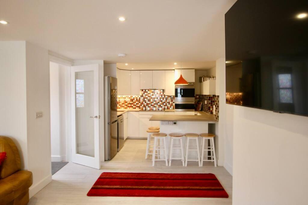 Vernon Place Town Centre, Vernon Cottage 3-Bed With Parking, 1A Vernon Court 2-Bed With Parking, 1B Studio No Parking, Off The High Street Next To Sandford Park Cheltenham Bagian luar foto