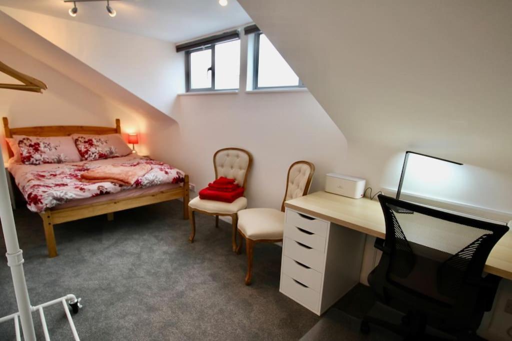 Vernon Place Town Centre, Vernon Cottage 3-Bed With Parking, 1A Vernon Court 2-Bed With Parking, 1B Studio No Parking, Off The High Street Next To Sandford Park Cheltenham Bagian luar foto