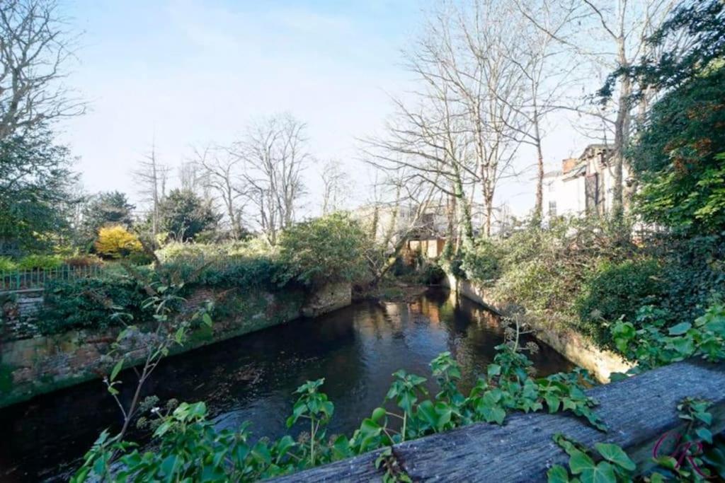 Vernon Place Town Centre, Vernon Cottage 3-Bed With Parking, 1A Vernon Court 2-Bed With Parking, 1B Studio No Parking, Off The High Street Next To Sandford Park Cheltenham Bagian luar foto