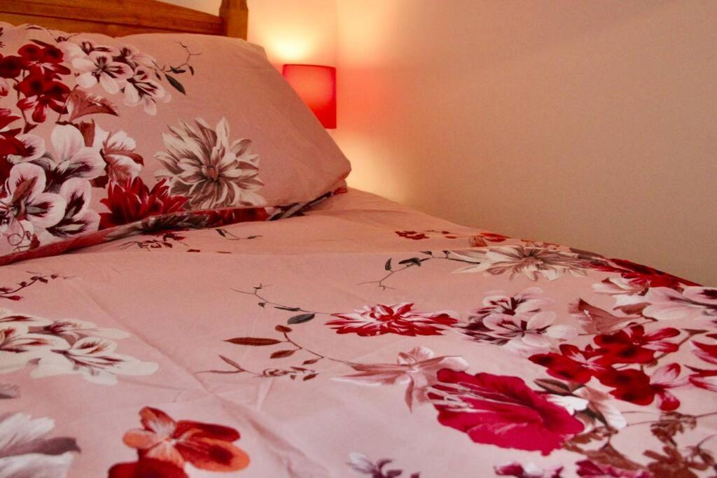 Vernon Place Town Centre, Vernon Cottage 3-Bed With Parking, 1A Vernon Court 2-Bed With Parking, 1B Studio No Parking, Off The High Street Next To Sandford Park Cheltenham Bagian luar foto