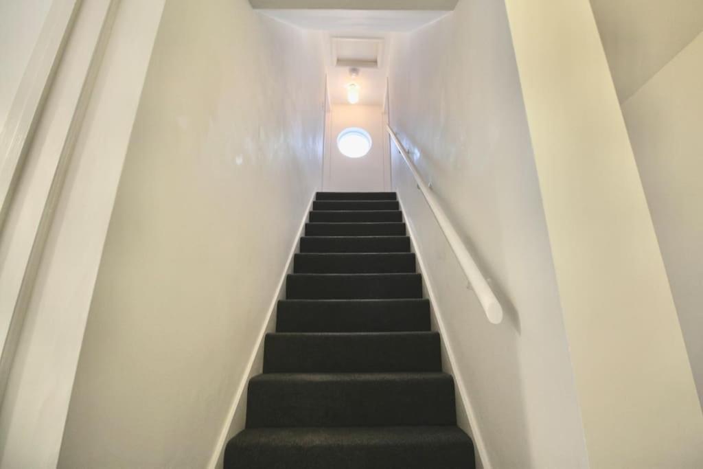 Vernon Place Town Centre, Vernon Cottage 3-Bed With Parking, 1A Vernon Court 2-Bed With Parking, 1B Studio No Parking, Off The High Street Next To Sandford Park Cheltenham Bagian luar foto
