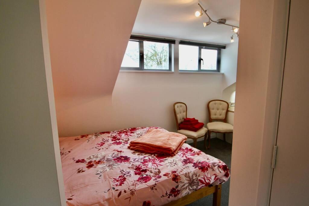 Vernon Place Town Centre, Vernon Cottage 3-Bed With Parking, 1A Vernon Court 2-Bed With Parking, 1B Studio No Parking, Off The High Street Next To Sandford Park Cheltenham Bagian luar foto
