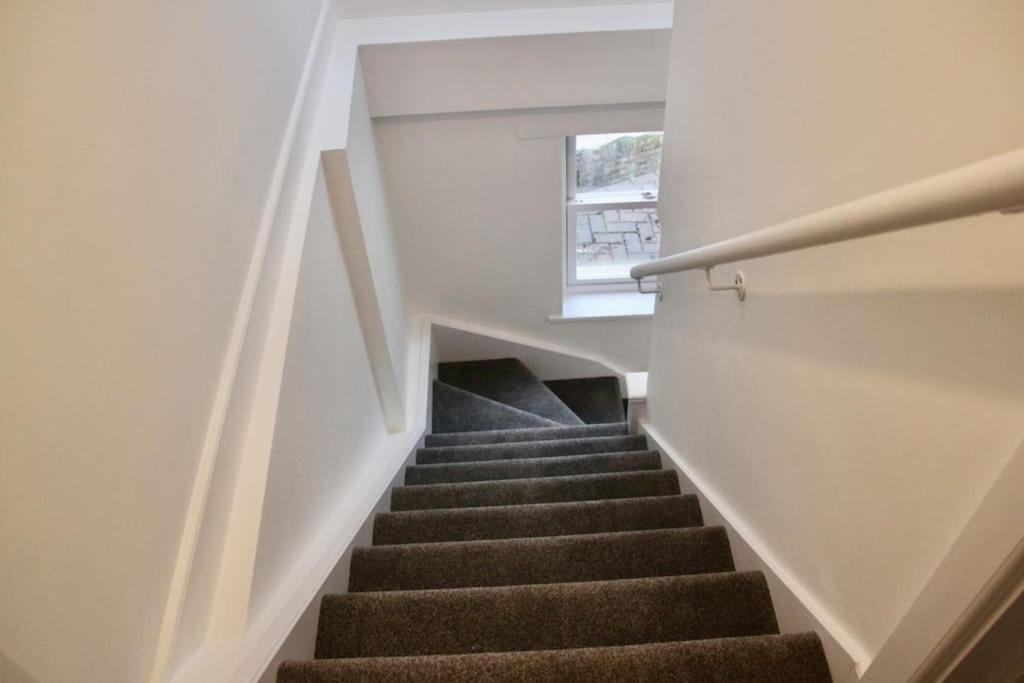 Vernon Place Town Centre, Vernon Cottage 3-Bed With Parking, 1A Vernon Court 2-Bed With Parking, 1B Studio No Parking, Off The High Street Next To Sandford Park Cheltenham Bagian luar foto