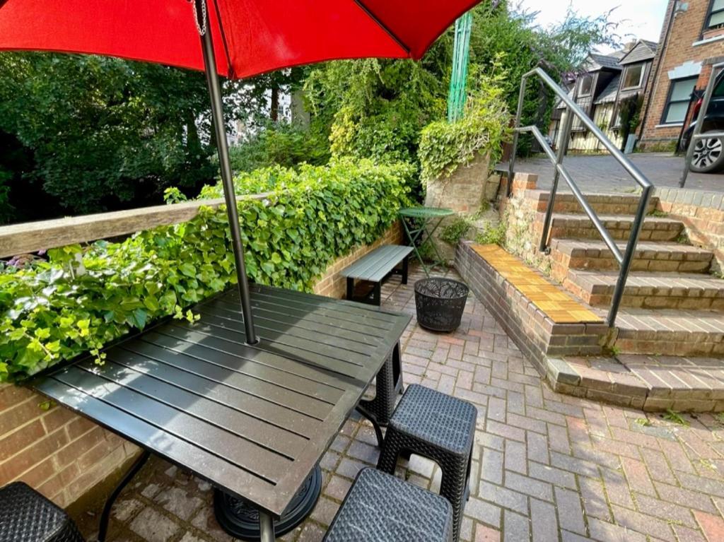 Vernon Place Town Centre, Vernon Cottage 3-Bed With Parking, 1A Vernon Court 2-Bed With Parking, 1B Studio No Parking, Off The High Street Next To Sandford Park Cheltenham Bagian luar foto