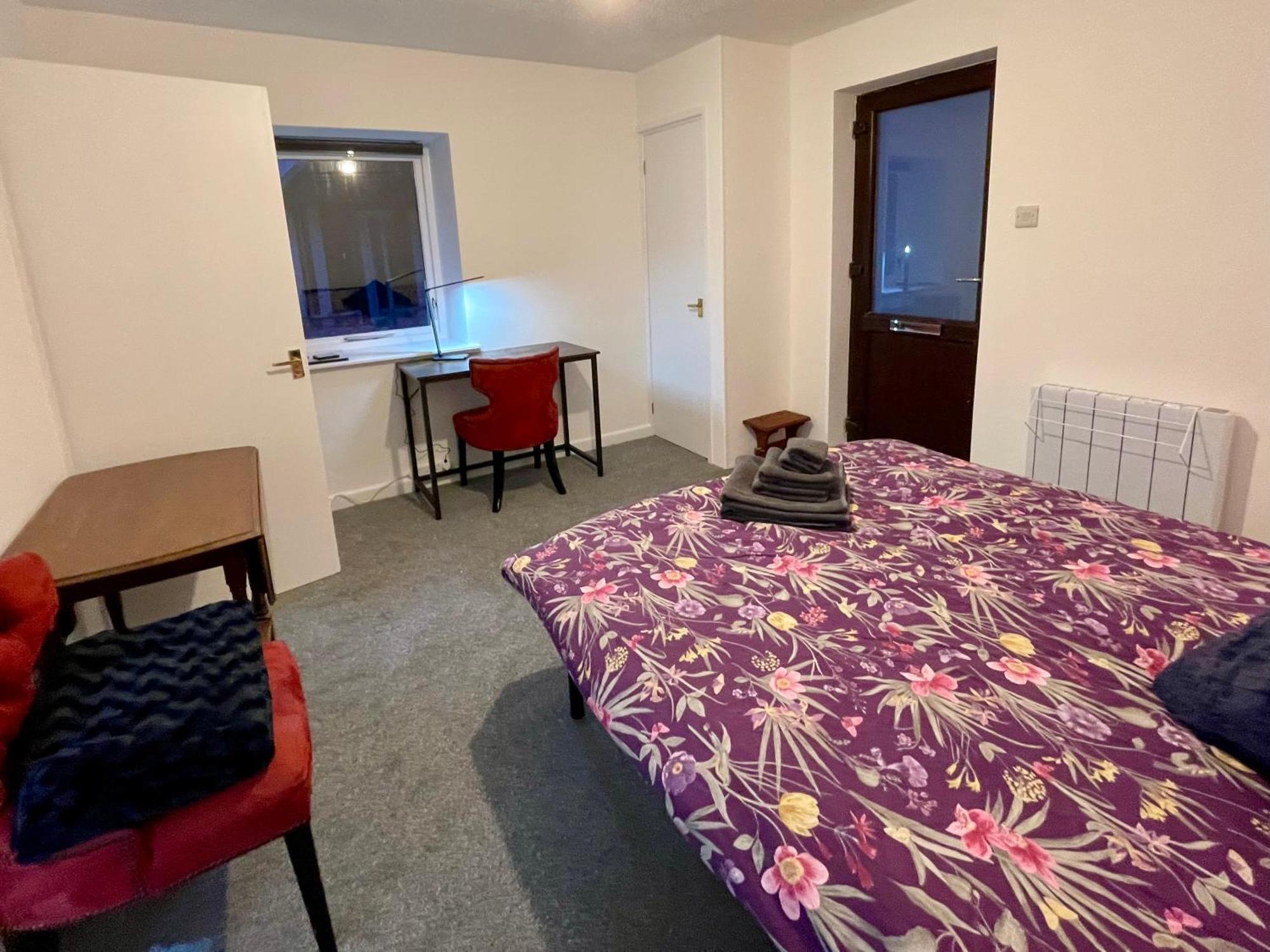 Vernon Place Town Centre, Vernon Cottage 3-Bed With Parking, 1A Vernon Court 2-Bed With Parking, 1B Studio No Parking, Off The High Street Next To Sandford Park Cheltenham Bagian luar foto