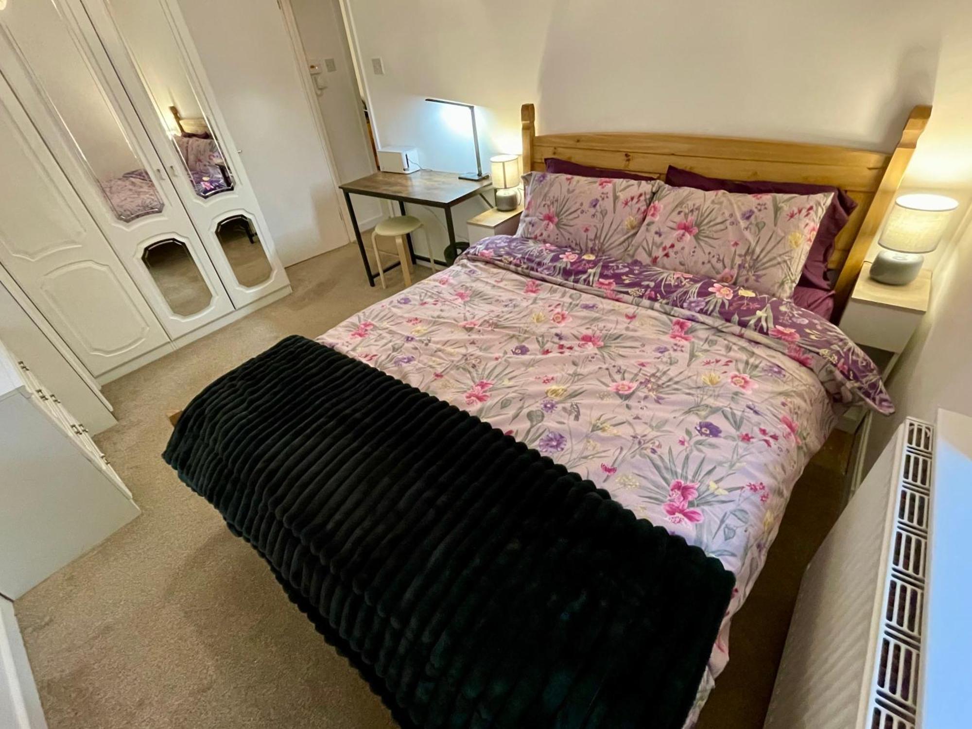 Vernon Place Town Centre, Vernon Cottage 3-Bed With Parking, 1A Vernon Court 2-Bed With Parking, 1B Studio No Parking, Off The High Street Next To Sandford Park Cheltenham Bagian luar foto