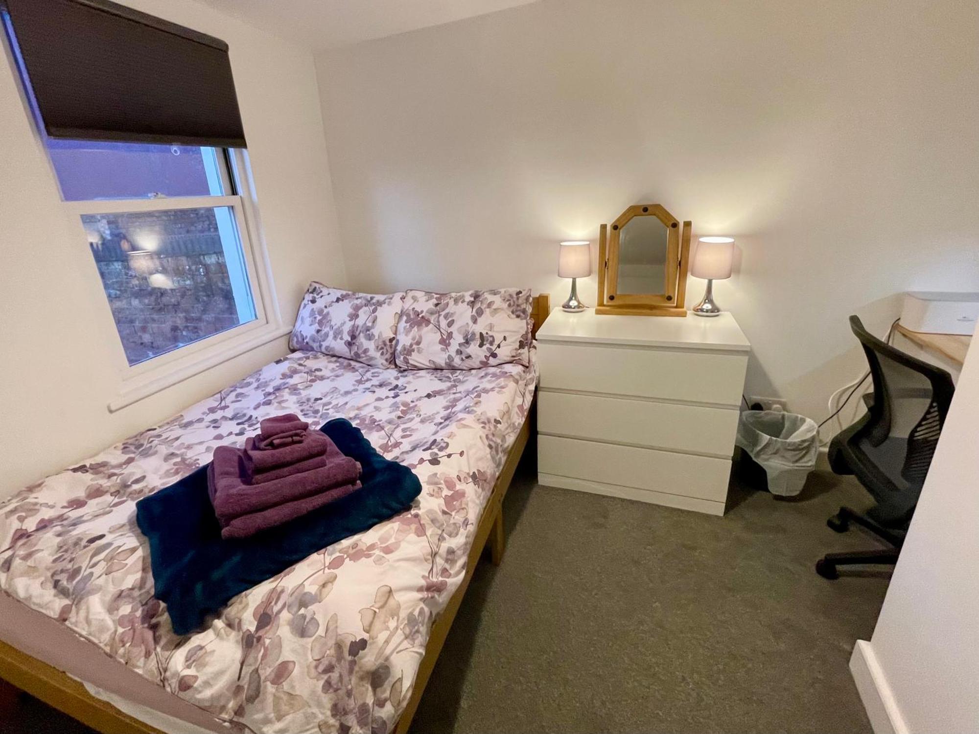 Vernon Place Town Centre, Vernon Cottage 3-Bed With Parking, 1A Vernon Court 2-Bed With Parking, 1B Studio No Parking, Off The High Street Next To Sandford Park Cheltenham Bagian luar foto